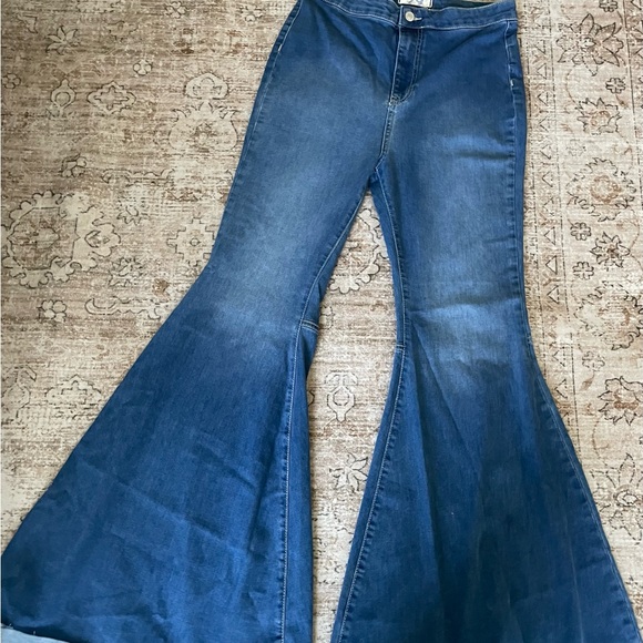 Free People Float On Jeans
Size 29
Good condition - Picture 6 of 9